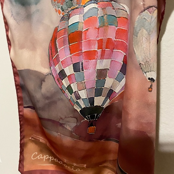 Cappadocia Turkey Hot Air Balloons 100% silk acarf - Picture 6 of 12